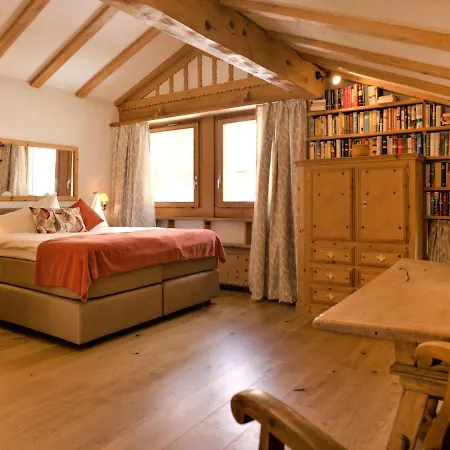 Chesa Misaun شقة *